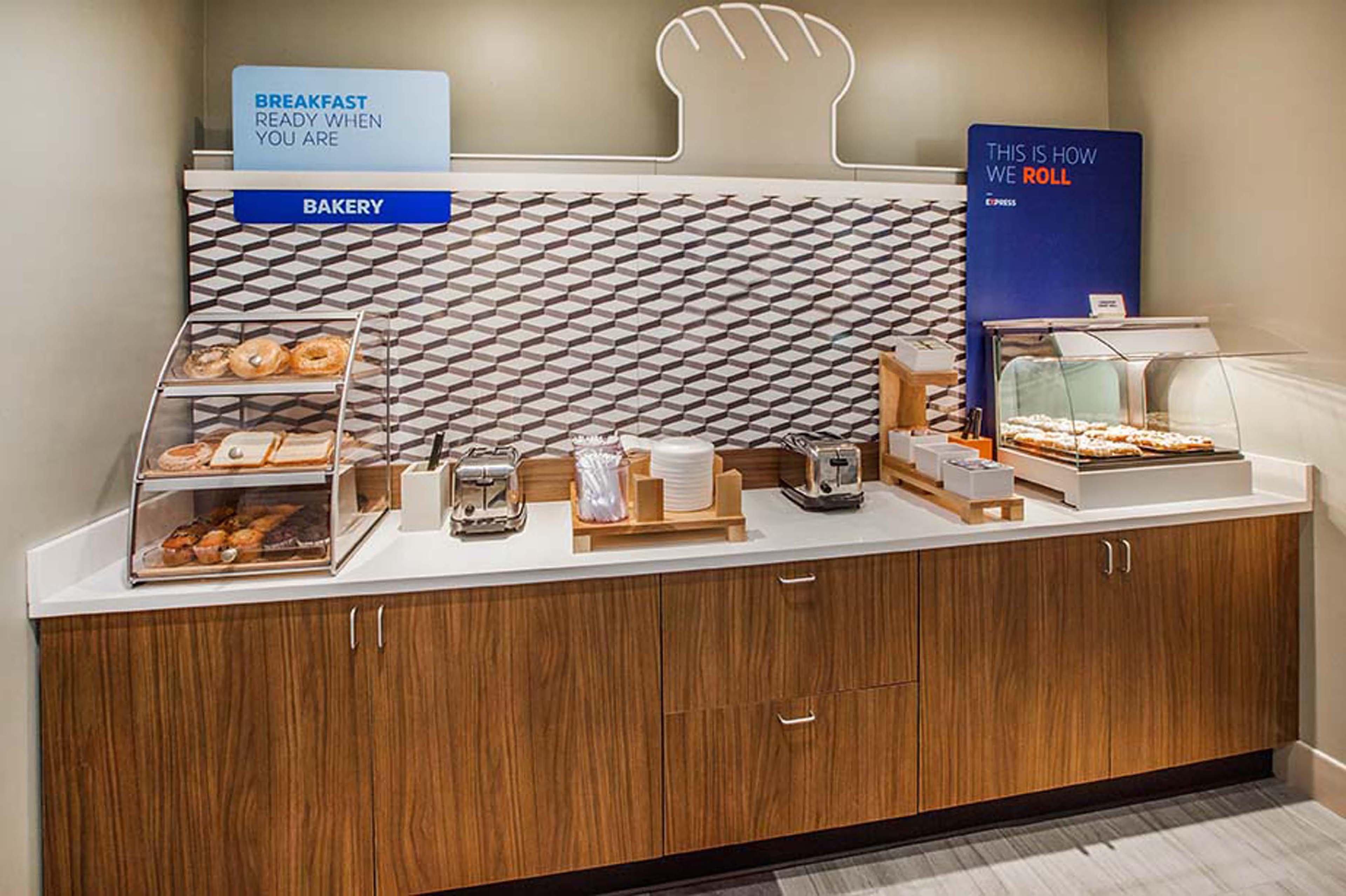 Holiday Inn Express & Suites Watsonville By Ihg Εξωτερικό φωτογραφία