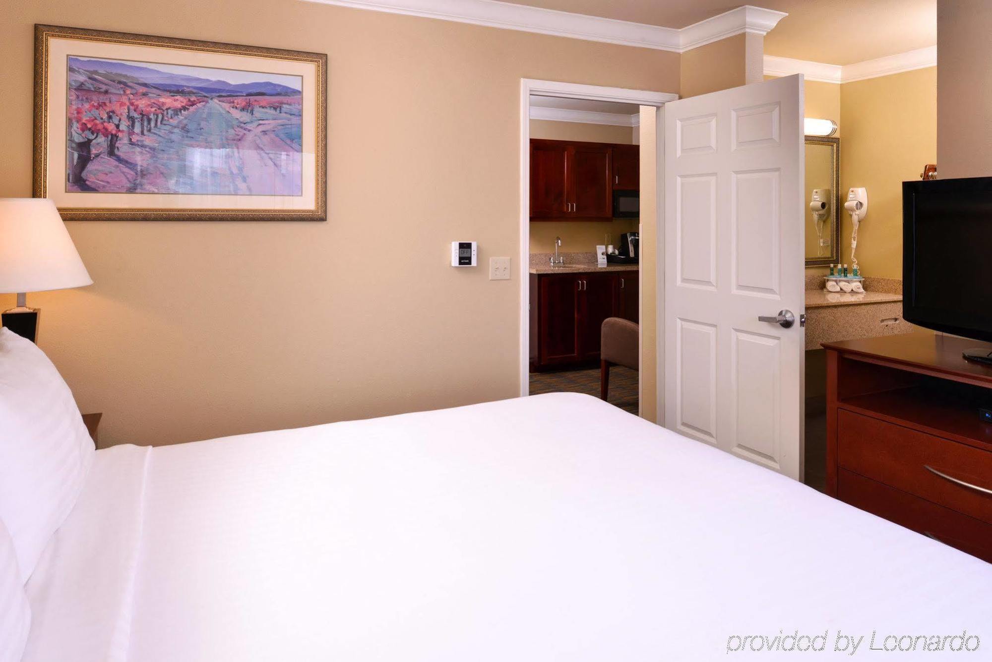 Holiday Inn Express & Suites Watsonville By Ihg Εξωτερικό φωτογραφία