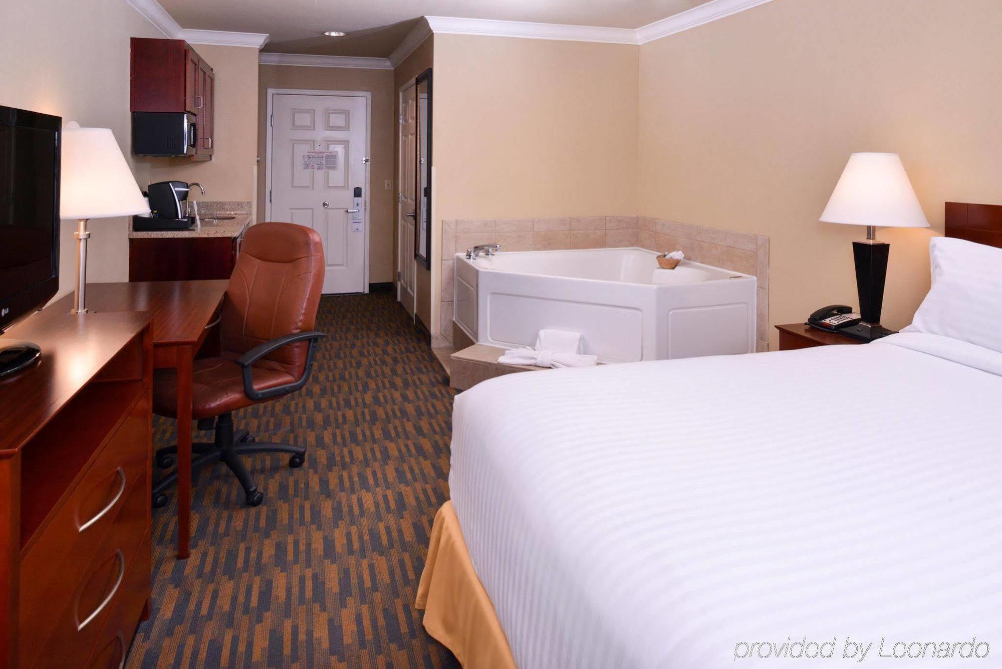 Holiday Inn Express & Suites Watsonville By Ihg Εξωτερικό φωτογραφία