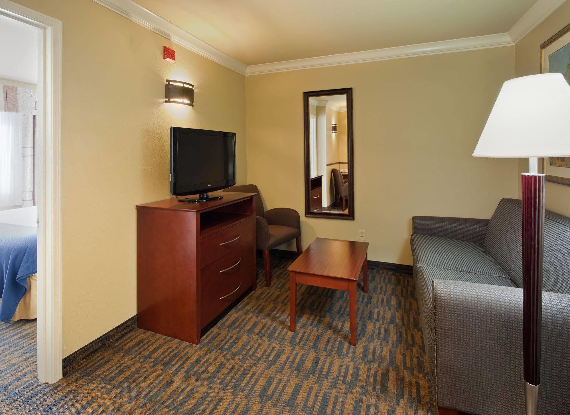 Holiday Inn Express & Suites Watsonville By Ihg Εξωτερικό φωτογραφία
